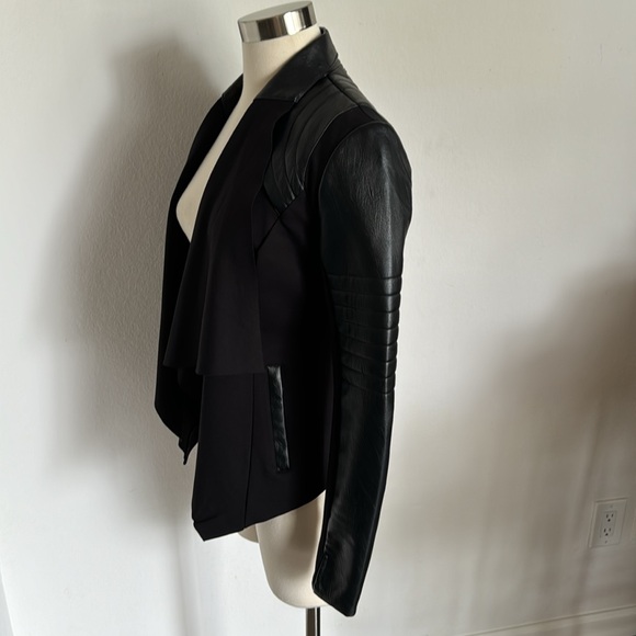 Sexy Jacket 🖤 - Picture 5 of 9